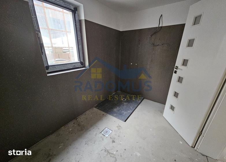 Casă cu 8 camere cu Teren 600 Mp în Central