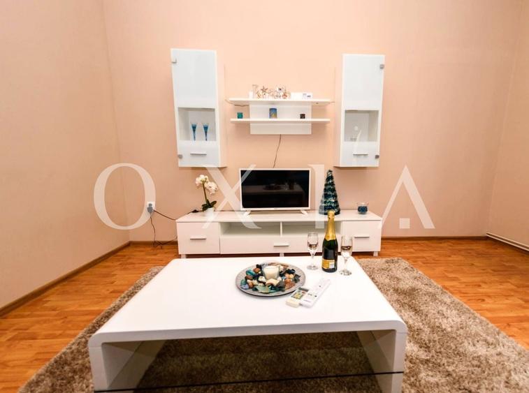 Apartament cu 2 camere semidecomandat, mobilat în P-ța Unirii