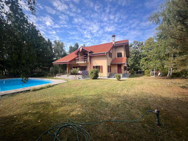 Casă individuală cu 5 camere cu Piscina în Corbeanca