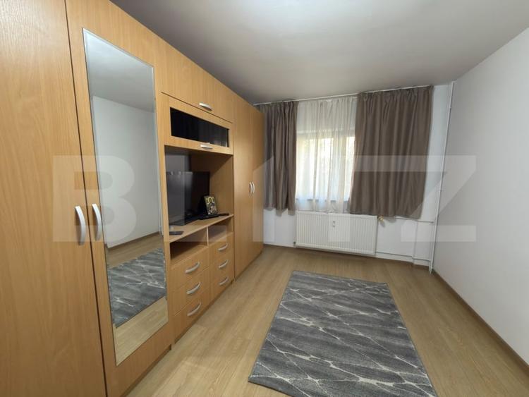 Garsonieră decomandată, mobilată în Vest