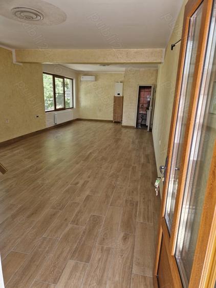 Spațiu comercial, de 900 mp, în Central