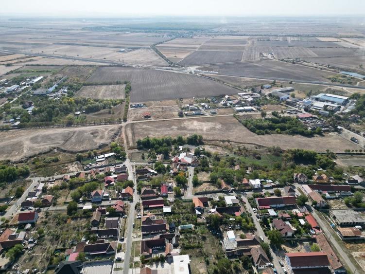 Casă individuală cu 3 camere cu Canalizare în Central