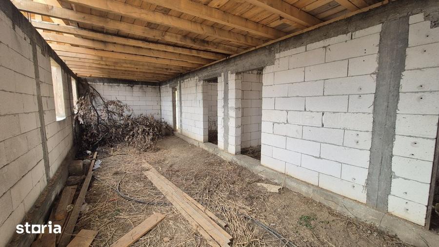 Casă cu 4 camere cu Teren 976 Mp în Lumina