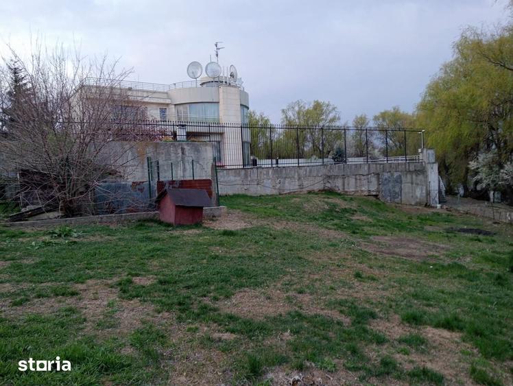 Teren de 2000 mp, în Dămăroaia