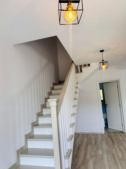 Duplex cu 3 camere cu Canalizare în Ipotești