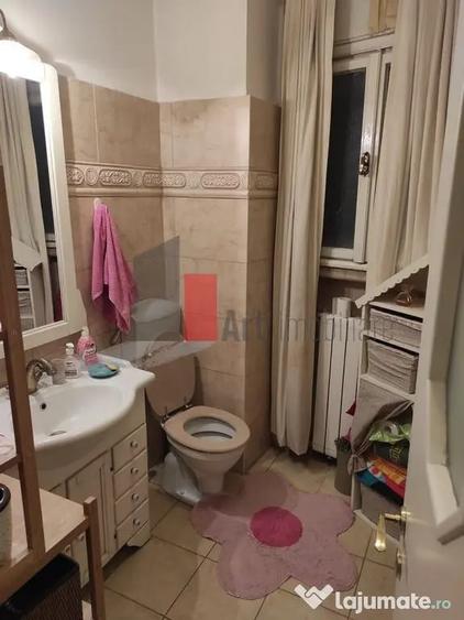 Apartament cu 3 camere semidecomandat în Universitate