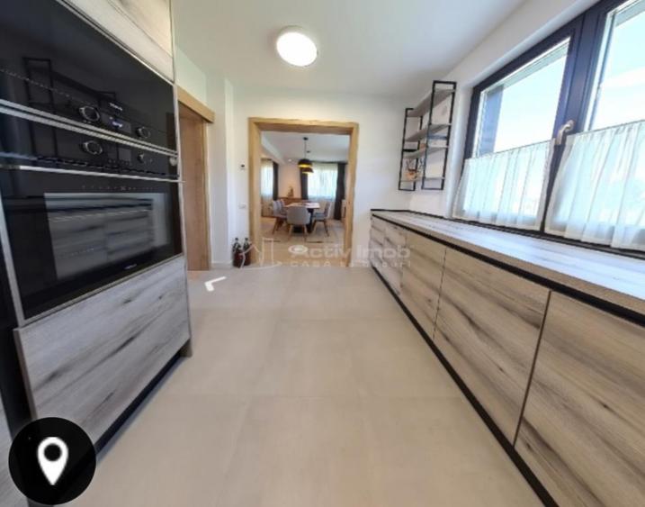 Casă cu 5 camere cu Teren 500 Mp în Central