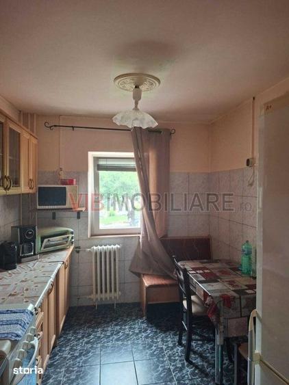Apartament cu 2 camere, semidecomandat, 52 mp, etaj 1 Zona Stadion D - 8