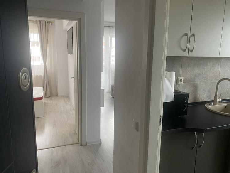 Apartament cu 3 camere decomandat în Roșu