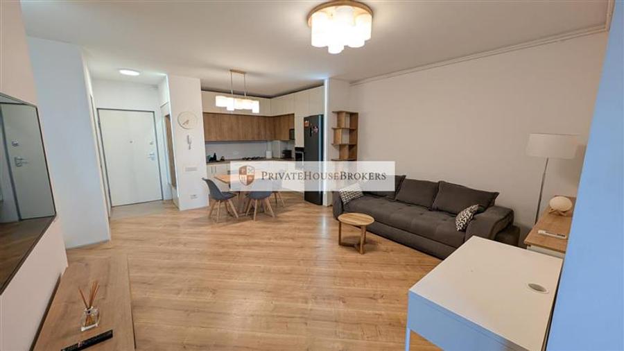 Apartament cu 3 camere semidecomandat, mobilat în Pipera