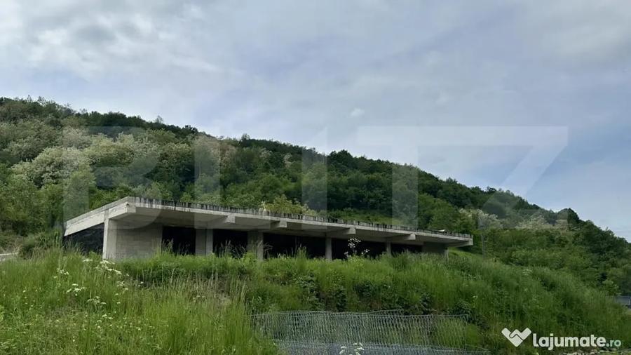 Casă cu 4 camere cu Teren 16418 Mp în Central