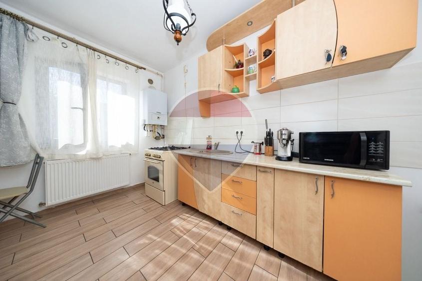 Apartament cu 2 camere decomandat în Tractorul