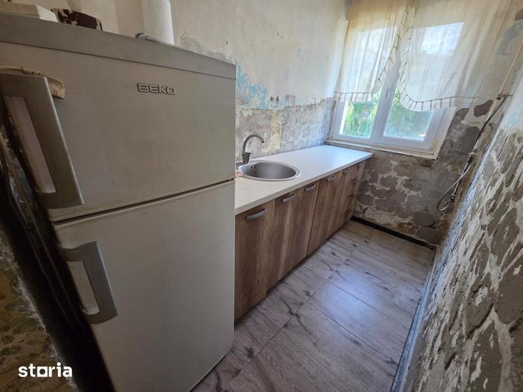 Apartament cu 3 camere semidecomandat în Micro 6