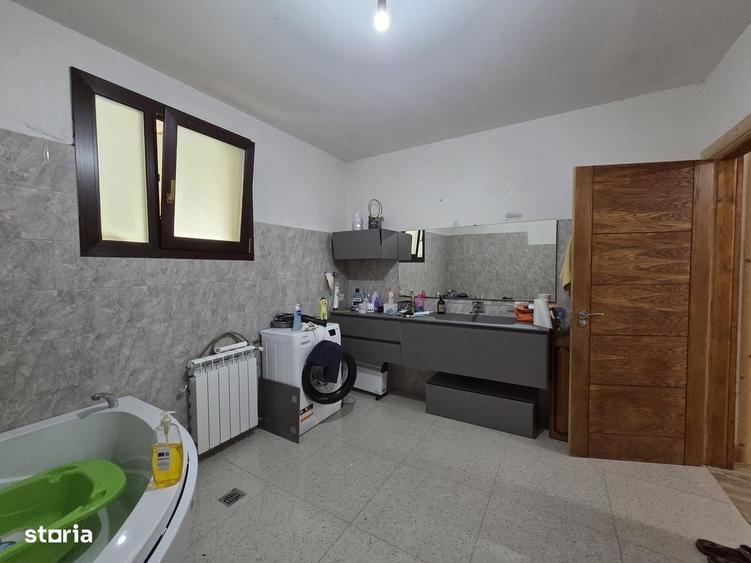 Casă cu 4 camere în Domnești-Sat