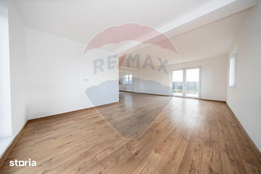 Casă cu 4 camere cu Teren 501 Mp în Sânpetru