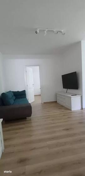 Apartament cu 3 camere în Apărătorii Patriei
