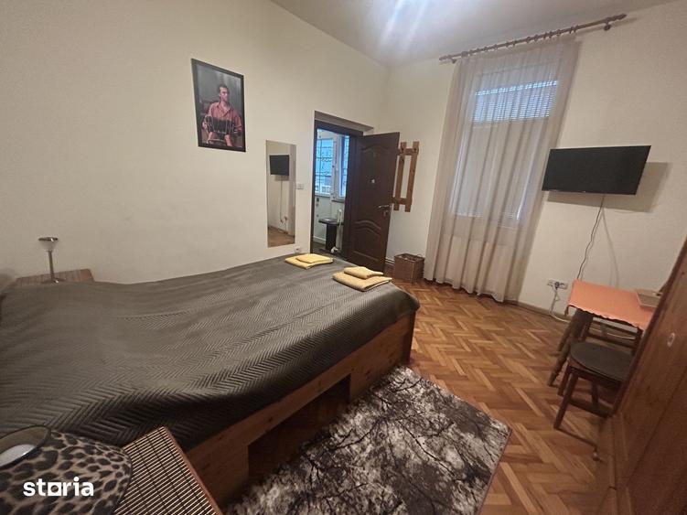 Casă cu 4 camere cu Teren 200 Mp în Central