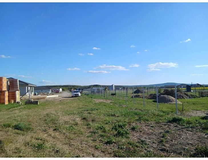 Teren de 821 mp, în Alparea