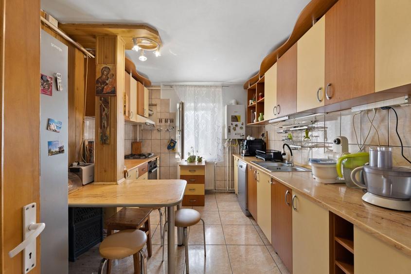 Apartament cu 3 camere decomandat, mobilat în Alfa