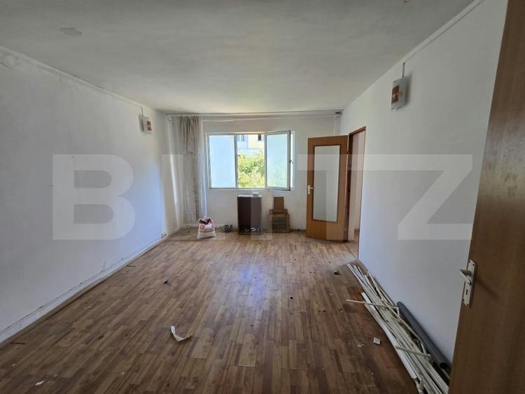 Apartament cu 2 camere decomandat în Micro 12