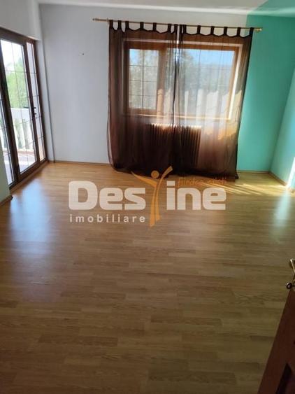 Casă individuală cu 6 camere cu Canalizare în Goruna