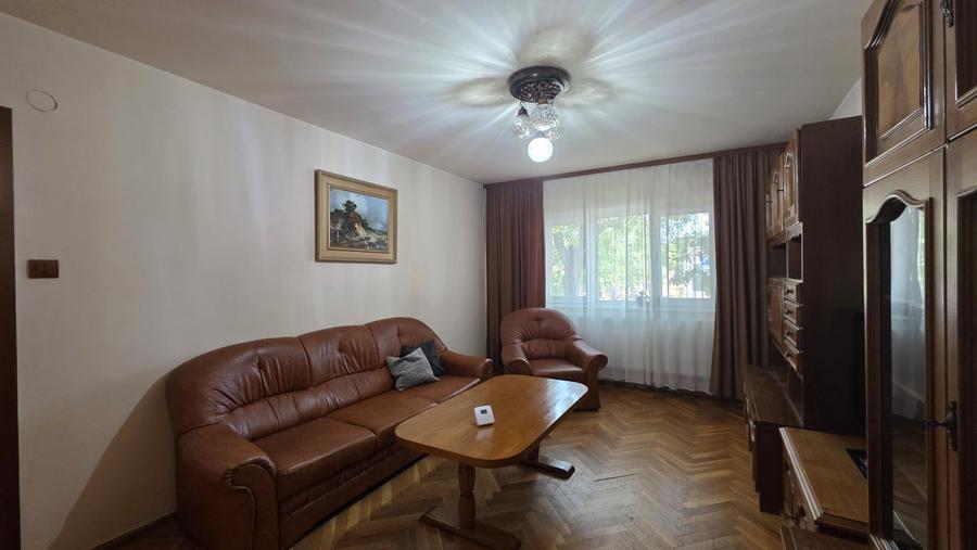 Apartament cu 3 camere decomandat, mobilat în Aradului