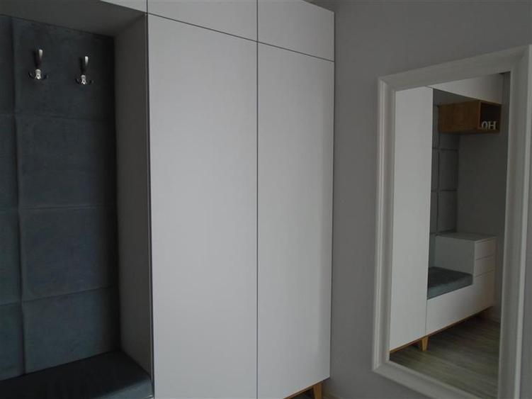 Apartament cu 3 camere decomandat, mobilat în Polivalentă