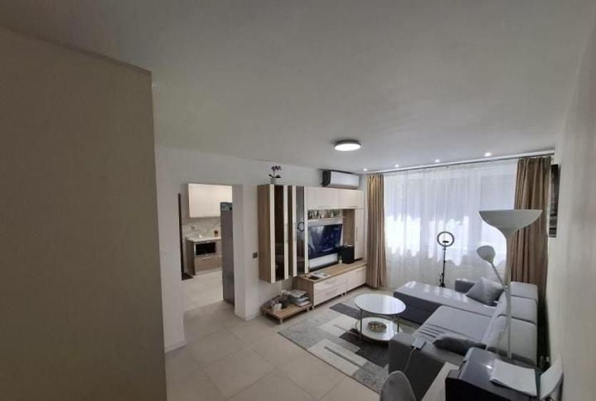Apartament cu 3 camere semidecomandat, mobilat în Trafic Greu