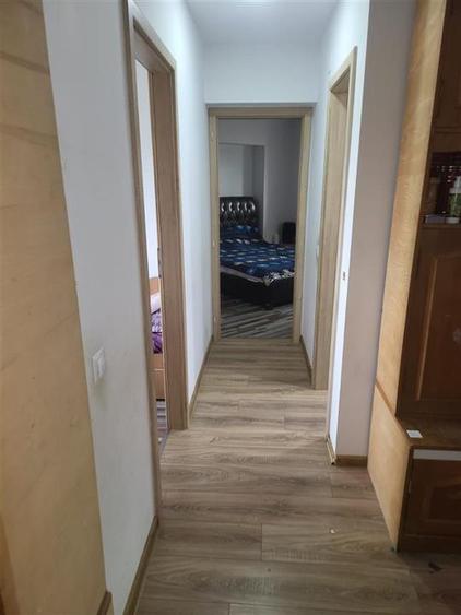Apartament cu 4 camere decomandat, mobilat în Nicolina