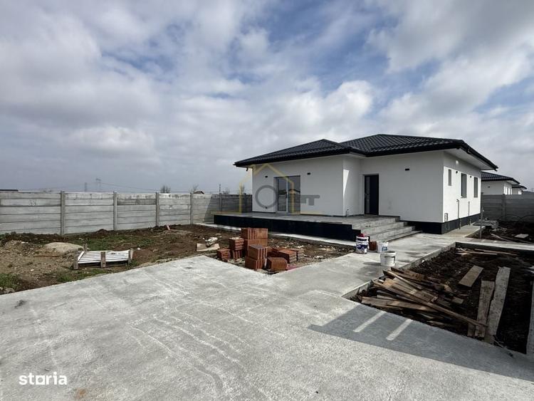 Casă cu 4 camere în Olteni