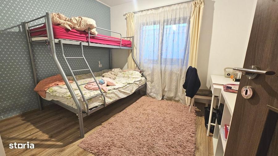 Casă cu 4 camere decomandat în Rediu