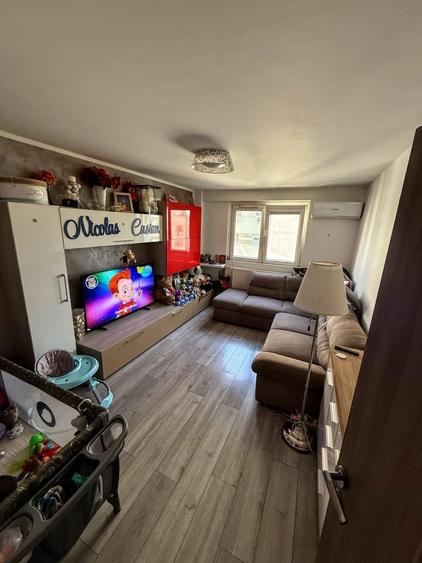 Apartament cu 4 camere decomandat, mobilat în Pantelimon