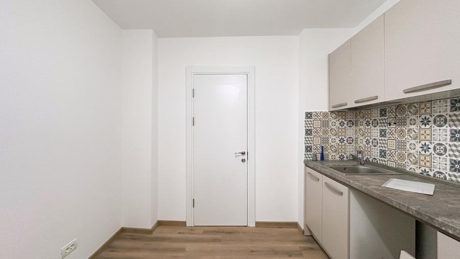 Apartament cu 3 camere semidecomandat în Crângași