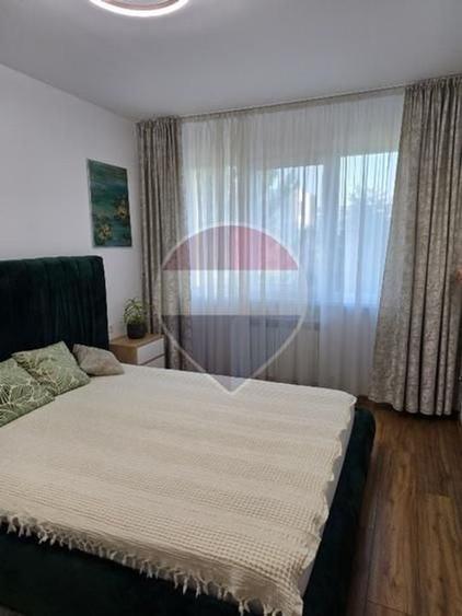 Apartament cu 3 camere semidecomandat, mobilat în Podu Roș