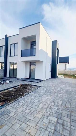 Duplex cu 4 camere cu Canalizare în Hărman