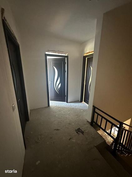 Casă cu 4 camere în Lumina