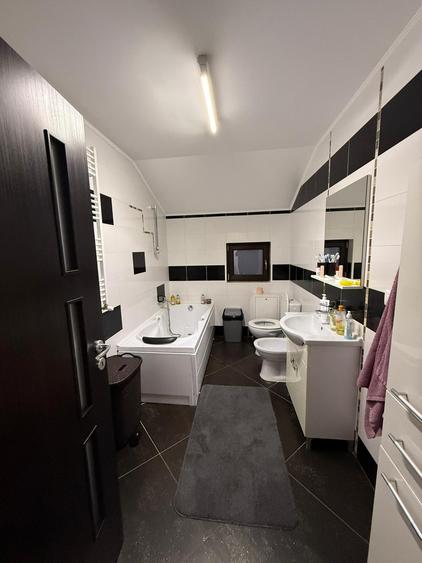 Casă individuală cu 5 camere cu Canalizare în Valea Adâncă