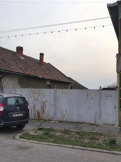 Casă cu Teren 1886 Mp în Central