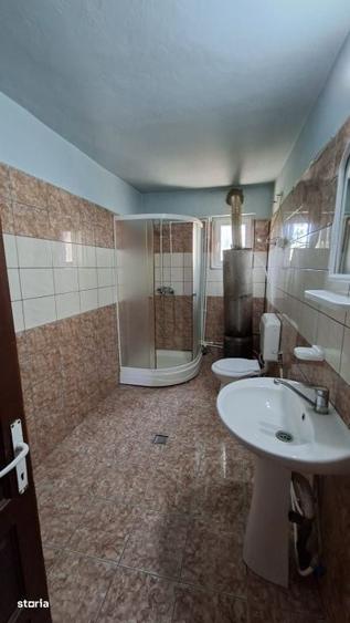 Casă cu 3 camere în Teiu