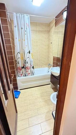 Apartament cu 3 camere decomandat, mobilat în Podu Roș