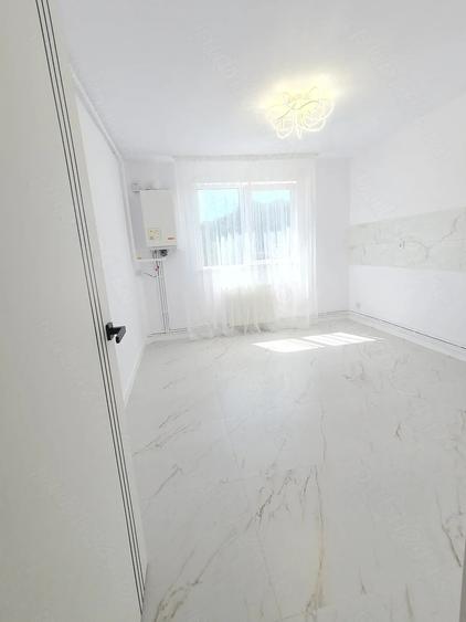 Apartament cu 2 camere decomandat în Noua
