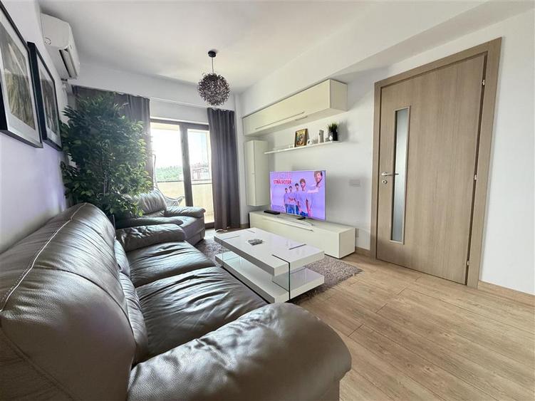 Apartament cu 3 camere decomandat în Nicolina