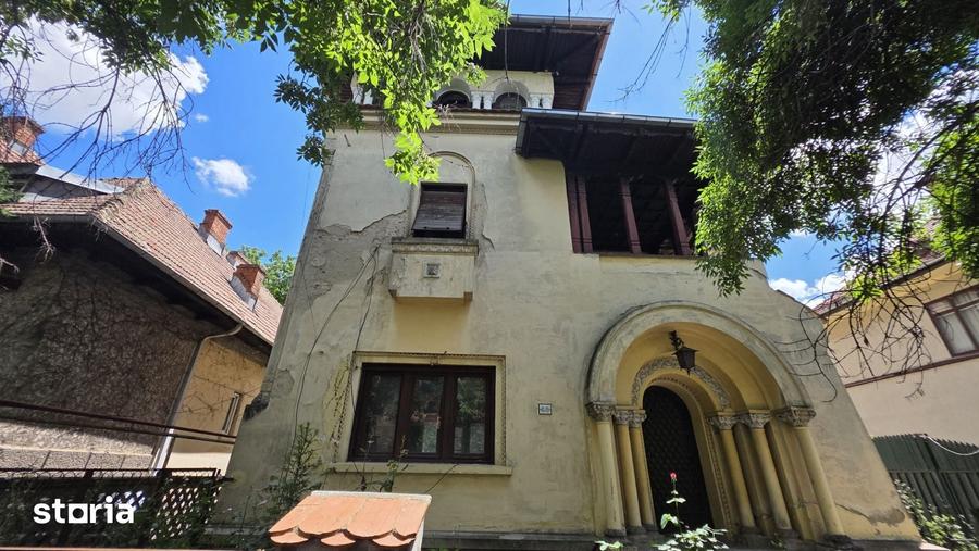 Casă cu 6 camere cu Teren 469 Mp în Domenii