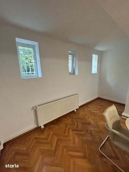 Apartament cu 5 camere în Dămăroaia
