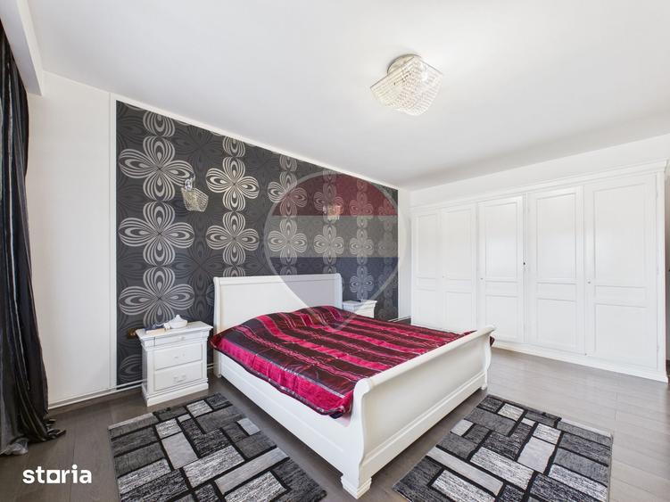 Casă cu 6 camere cu Teren 3900 Mp în Mănești
