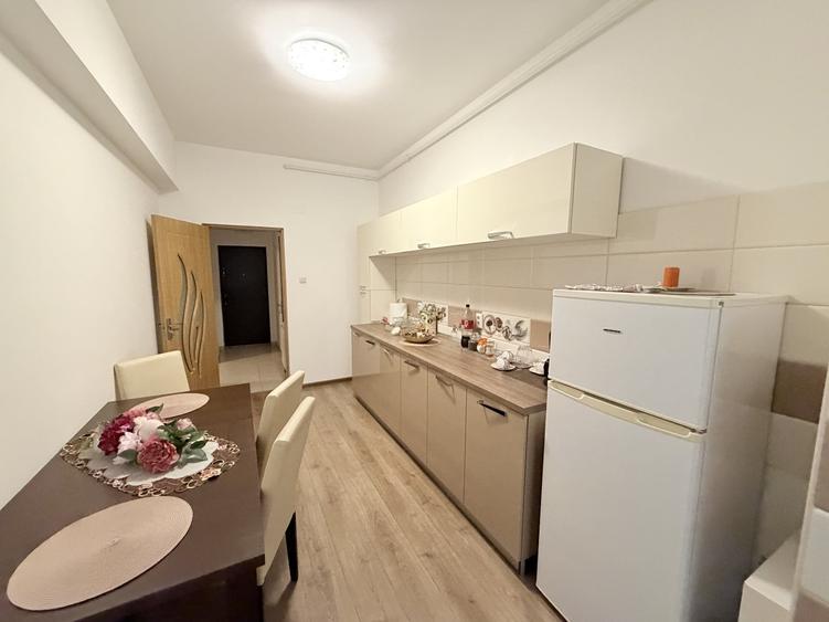 Apartament cu 4 camere decomandat, mobilat în Ultracentral