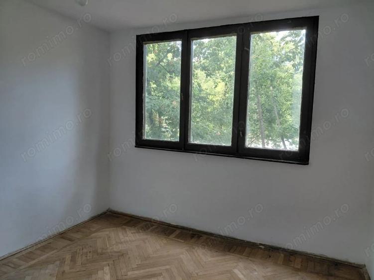 Apartament cu 3 camere semidecomandat în Țiglina 1