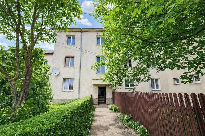 Apartament cu 2 camere decomandat, mobilat în Leț