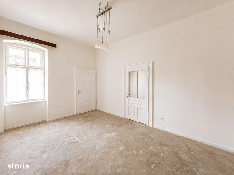 Apartament cu 4 camere în Centrul Istoric