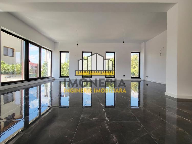 Casă individuală cu 5 camere cu Canalizare în Titan